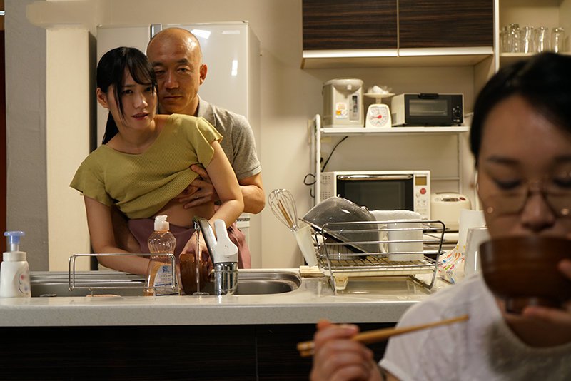 Chồng địt con gái riêng của vợ khi biết vợ không thể sinh con cho mình