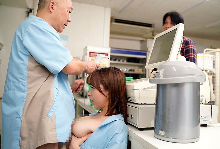 Cuộc sống khó khăn, một người vợ đi làm thêm phải bú cho anh quản lý để tăng lương