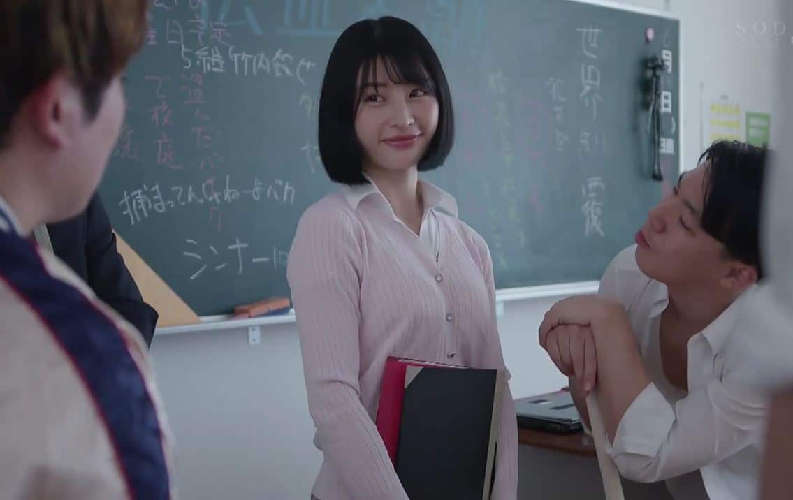 Đám học sinh cá biệt bỗng dưng ngoan khi cô giáo chuyển đến đứng lớp